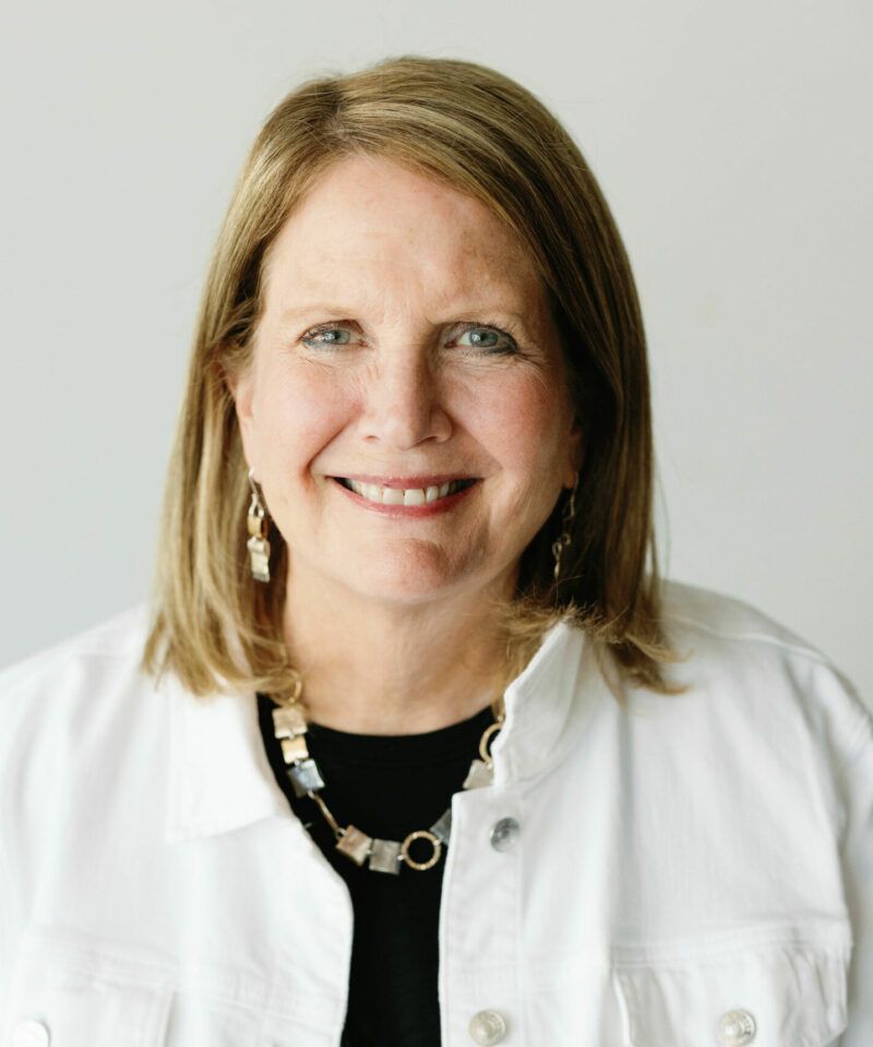 Carol Braslow headshot